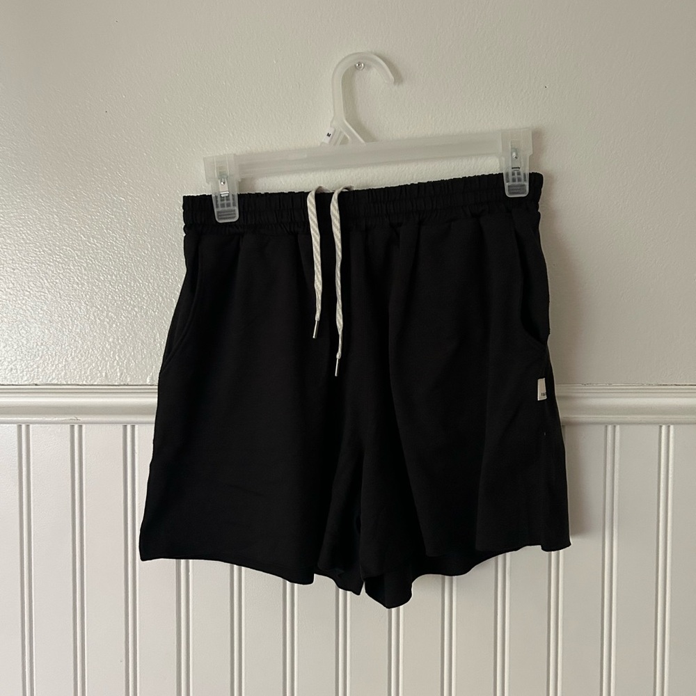 Woman’s Vuori Charcoal Shorts with Drawstring